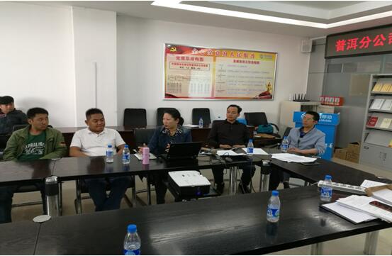 亚游集团ag8集团公司副总田钢（右一）办公室主任宋洋（右三）在清静培训会上。